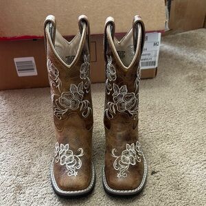 Embroidered Brown Cowboy Boots